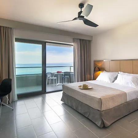 فندق Ostria Sea Side 4*