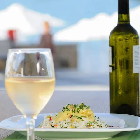 Ostria Sea Side Hotel 4*