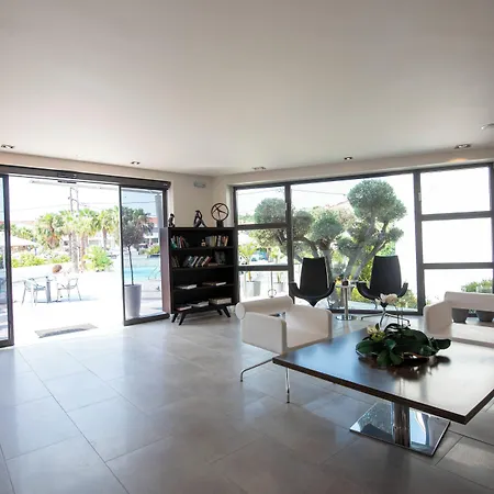 فندق Ostria Sea Side هانيوتي