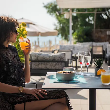 Ostria Sea Side فندق